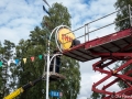 Shell-skylten till skyltstolpen sätts upp 2017-09-15